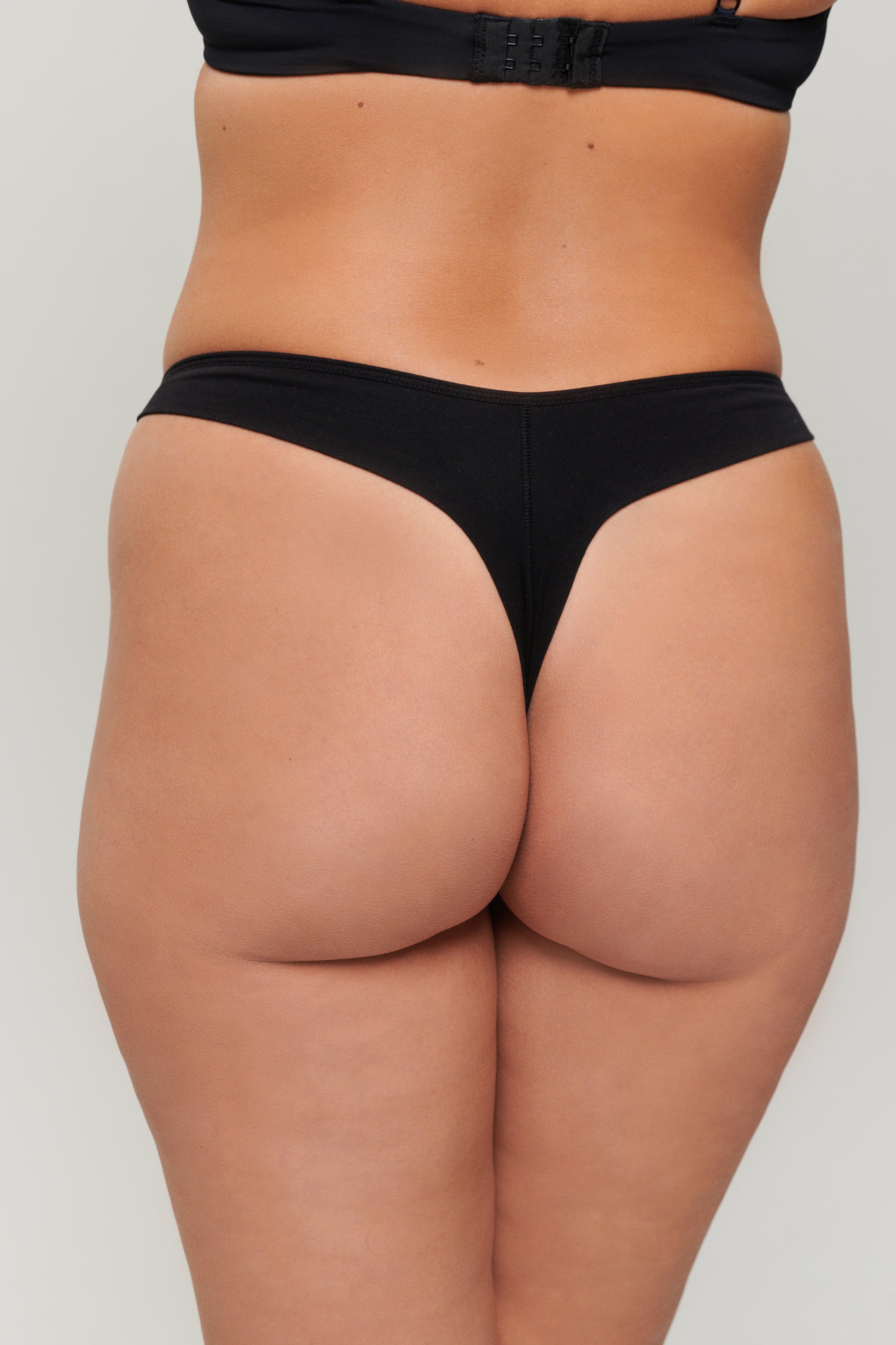 Smooth Thong Black